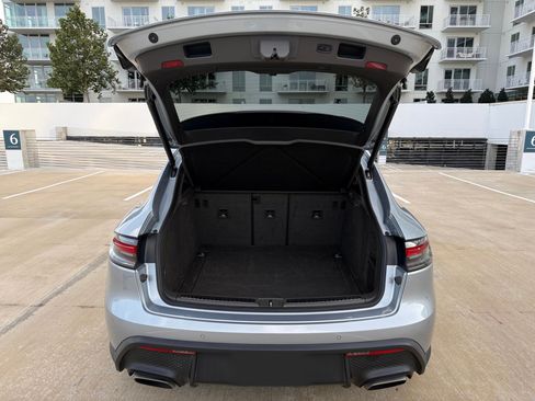 Used 2023 Porsche Macan image 11