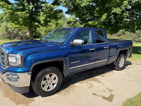 Used 2017 GMC Sierra 1500 SLE w/ SLE Value Package AWD/4WD image 2