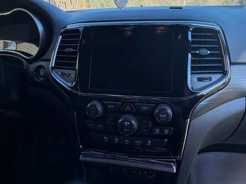 Used 2020 Jeep Grand Cherokee Altitude image 14