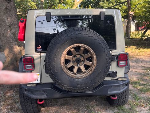 Used 2017 Jeep Wrangler Unlimited Rubicon image 4