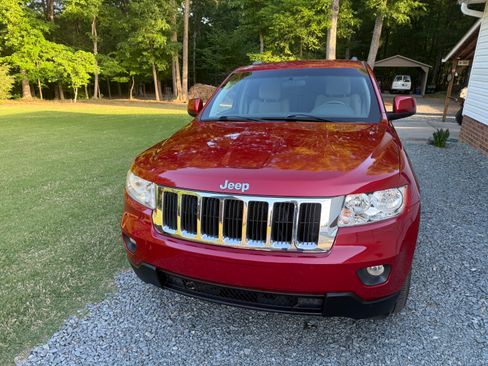 Used 2011 Jeep Grand Cherokee Laredo w/ Trailer Tow Group AWD/4WD image 8
