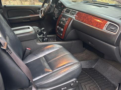 Used 2013 Chevrolet Avalanche LS w/ All-Star Edition image 9