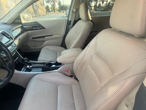 Used 2017 Honda Accord EX-L image 6