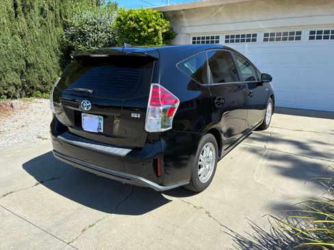 Used 2016 Toyota Prius V Four image 8