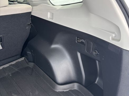 Used 2017 Subaru Forester 2.5i Premium w/ All-Weather Package image 20