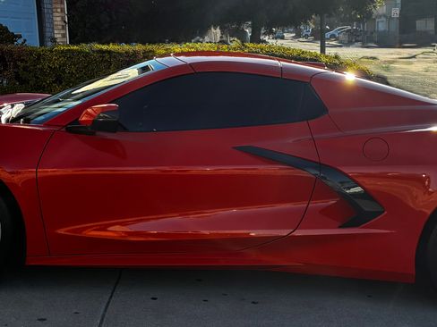 Used 2021 Chevrolet Corvette Stingray Convertible w/ Z51 Performance Package image 2