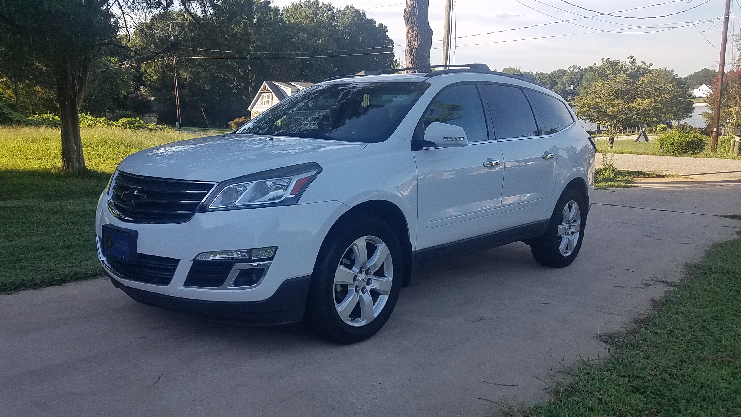 Used 2017 Chevrolet Traverse LT w/ Style and Technology Package FWD image 5