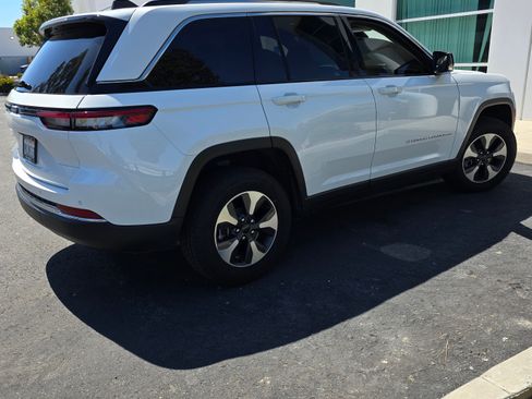 Used 2023 Jeep Grand Cherokee 4WD 4xe image 4