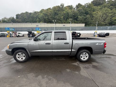 Used 2005 Dodge Dakota Laramie w/ Sport Appearance Group AWD/4WD image 1