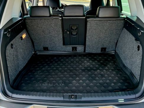 Used 2010 Volkswagen Tiguan SE image 18