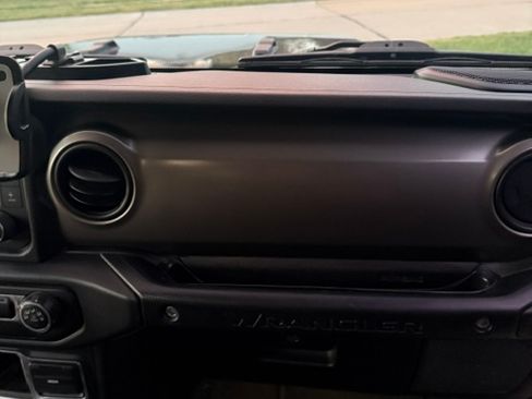 Used 2018 Jeep Wrangler Unlimited Sport AWD/4WD image 23