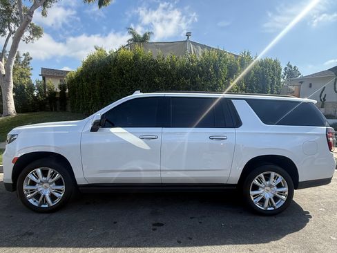 Used 2021 Chevrolet Suburban High Country w/ Premium Package image 4