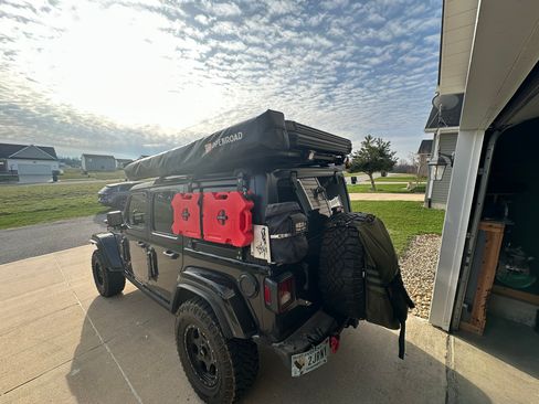 Used 2019 Jeep Wrangler Unlimited Sahara image 5