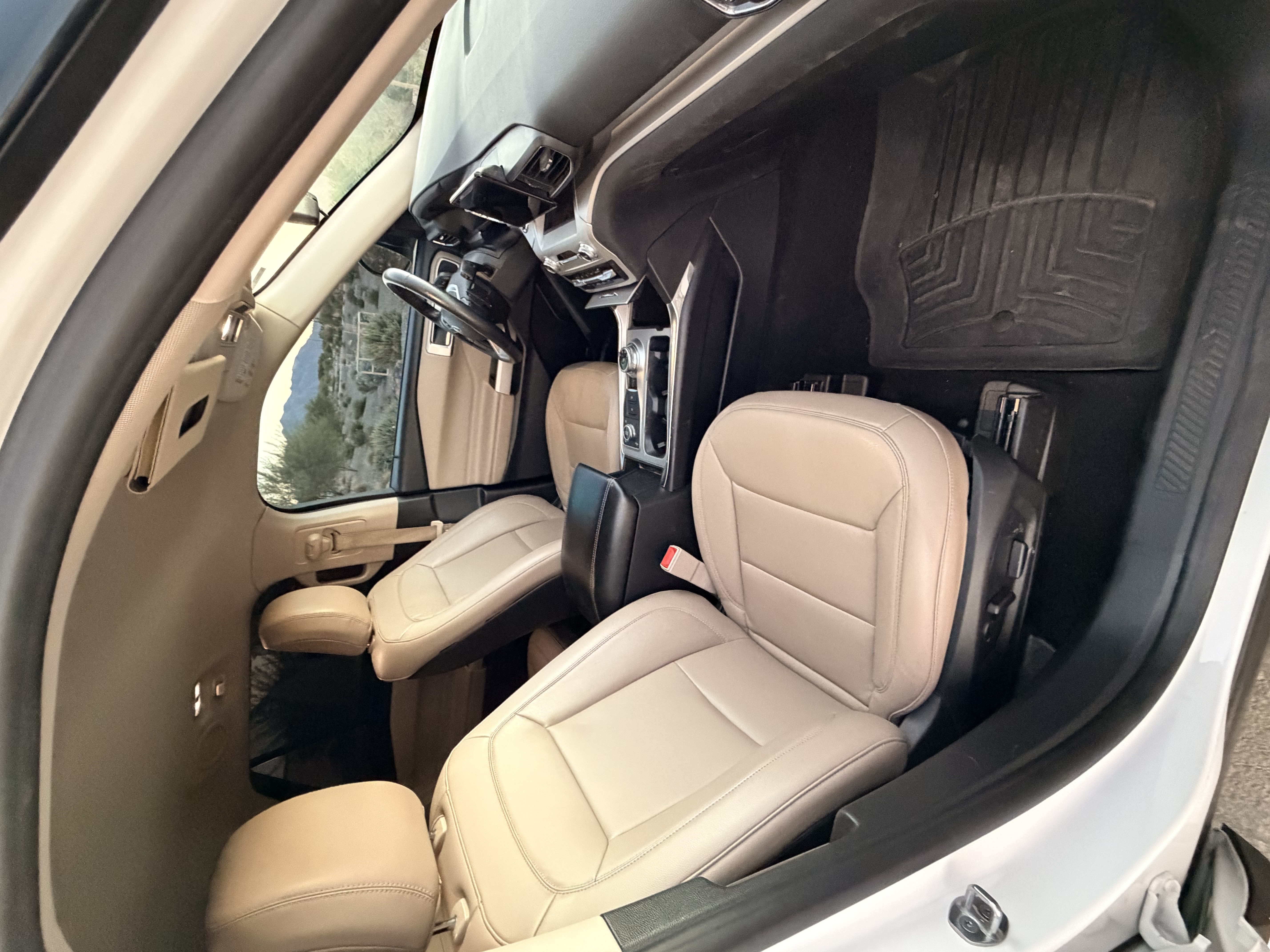 Used 2020 Ford Explorer XLT w/ Equipment Group 202A AWD/4WD image 10