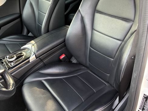 Used 2018 Mercedes-Benz C 300 Sedan image 5