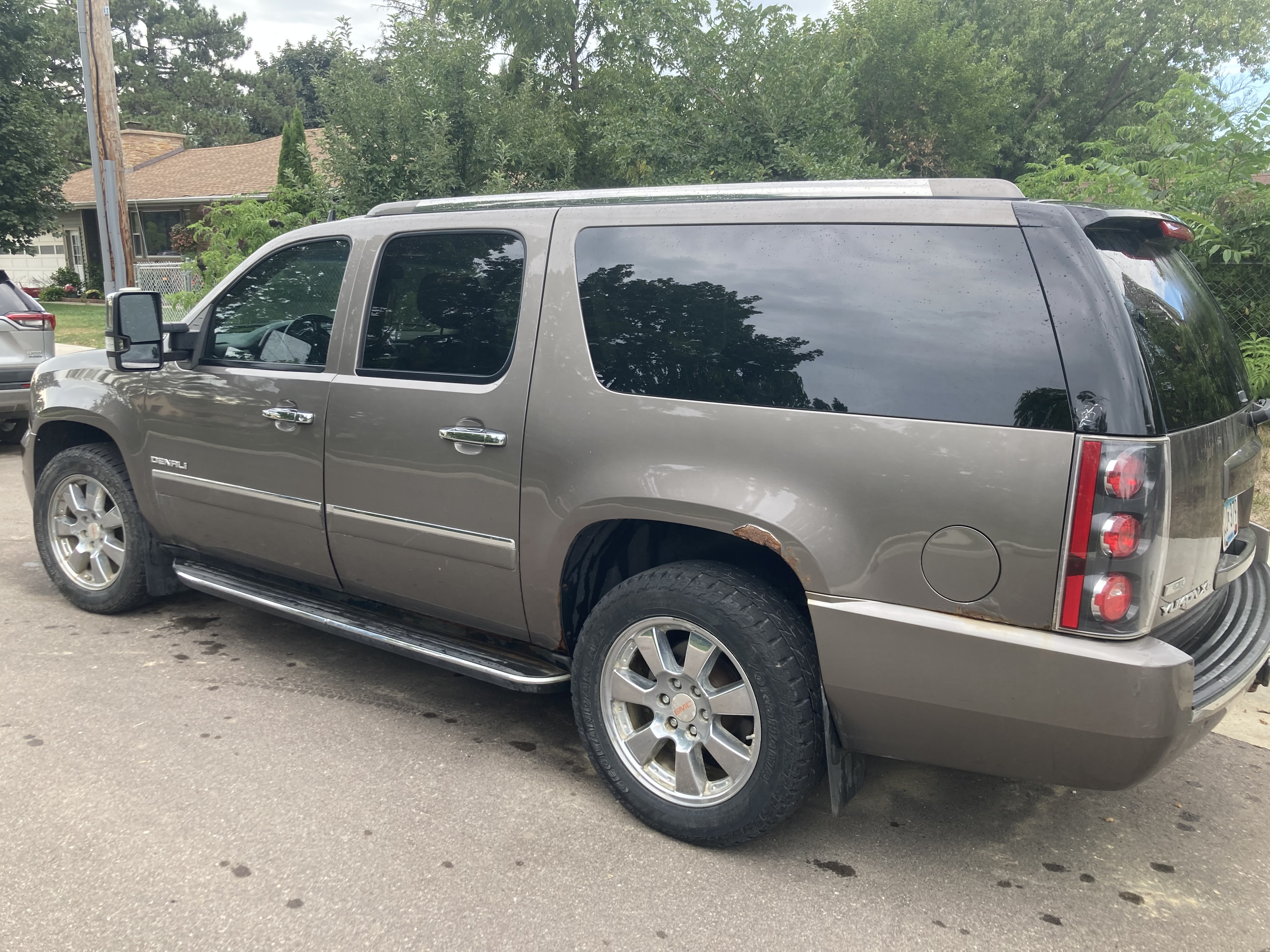 Used 2012 GMC Yukon XL Denali AWD/4WD image 8