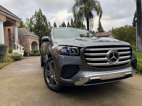 Used 2024 Mercedes-Benz GLS 450 450 4MATIC Sport Utility 4D image 2