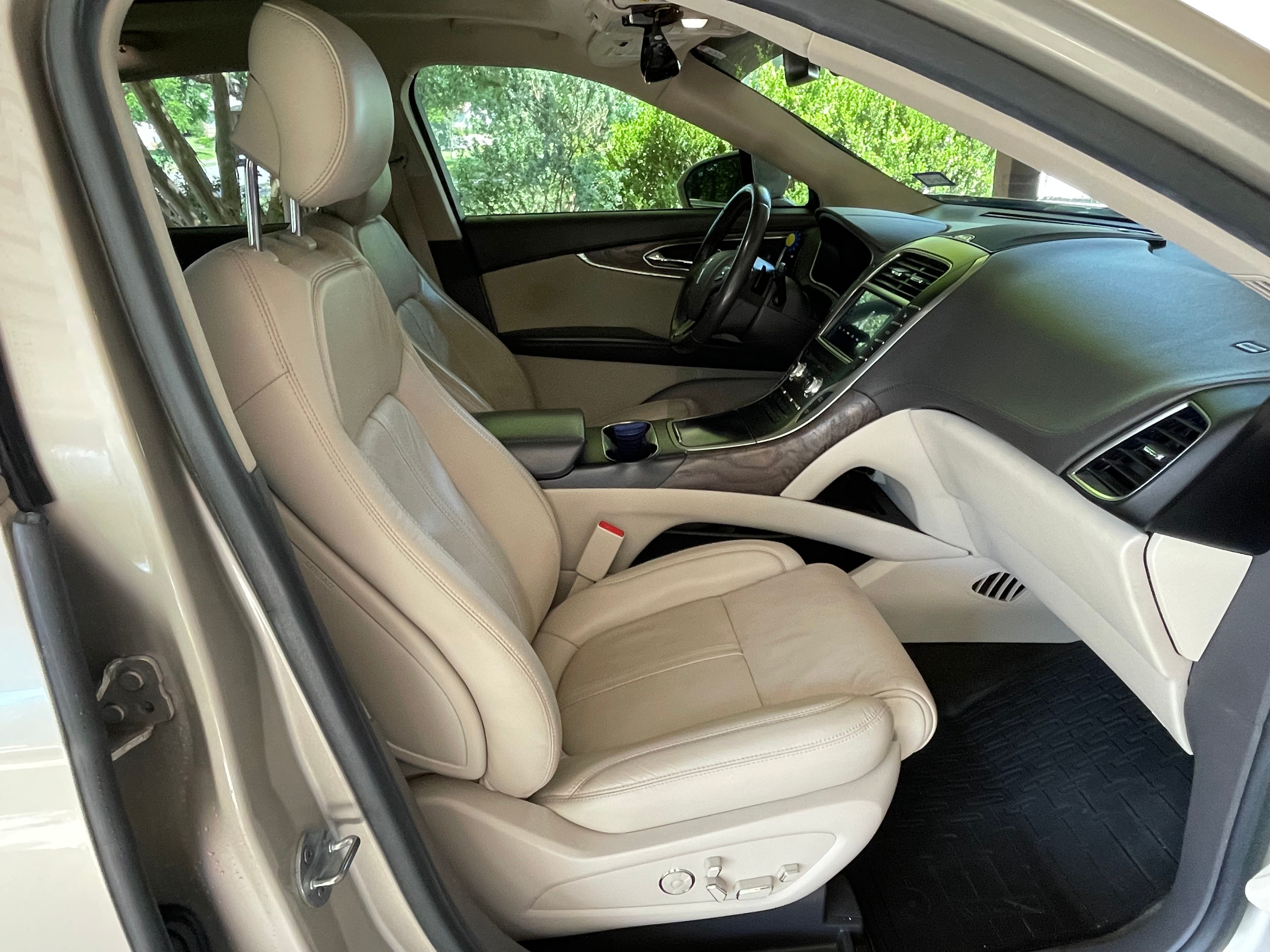 Used 2017 Lincoln MKX Reserve FWD image 12