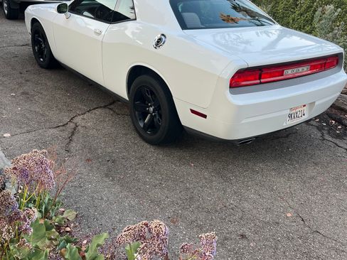 Used 2012 Dodge Challenger SXT image 5