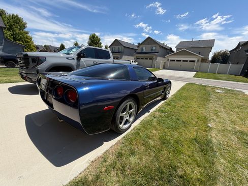 Used 2000 Chevrolet Corvette Coupe RWD image 9
