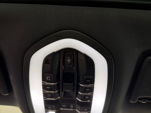 Used 2019 Porsche Macan AWD/4WD image 15