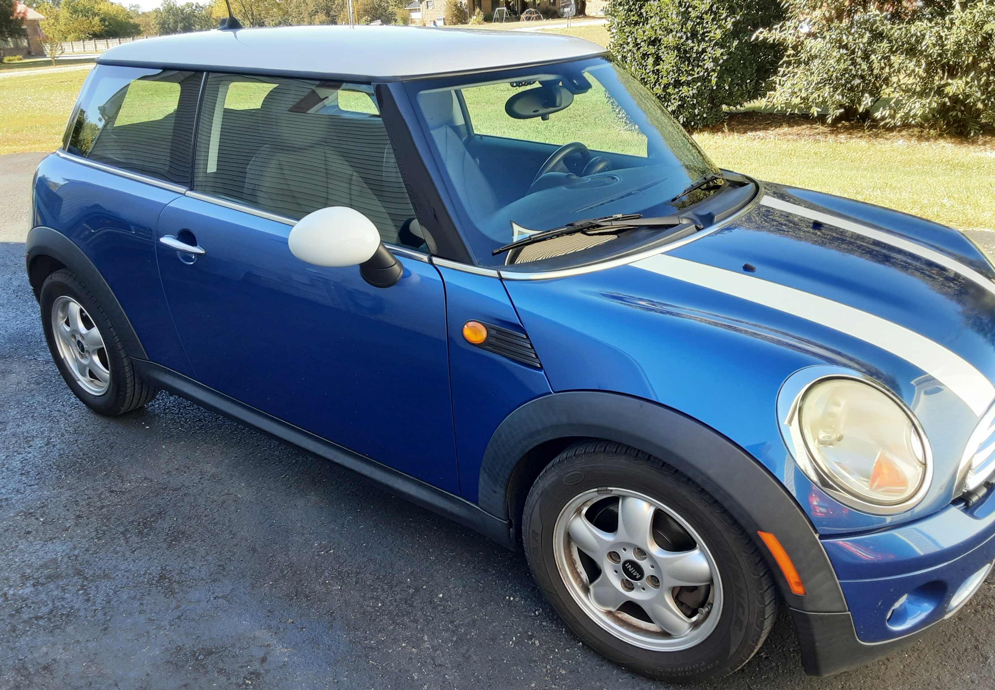 Used 2009 MINI Cooper Hardtop FWD image 1