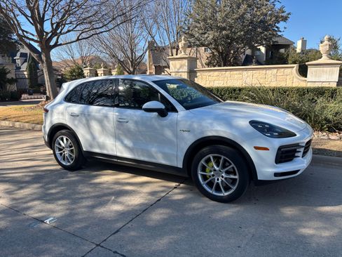 Used 2019 Porsche Cayenne E-Hybrid image 16