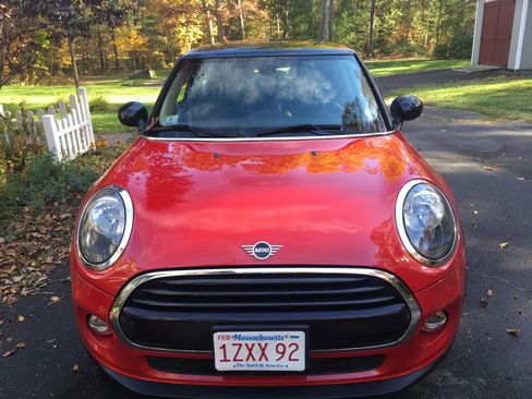 Used 2019 MINI Cooper 2-Door Hardtop w/ Signature Upholstery Package image 5