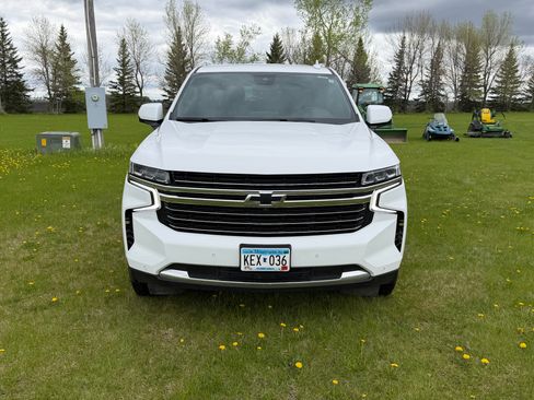 Used 2023 Chevrolet Suburban LT w/ Luxury Package AWD/4WD image 10