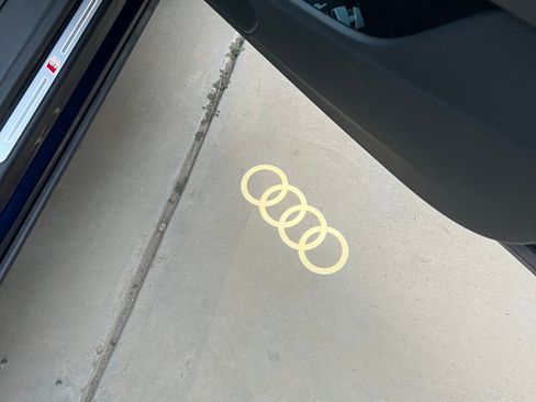 Used 2019 Audi Q8 Prestige w/ Luxury Package image 5