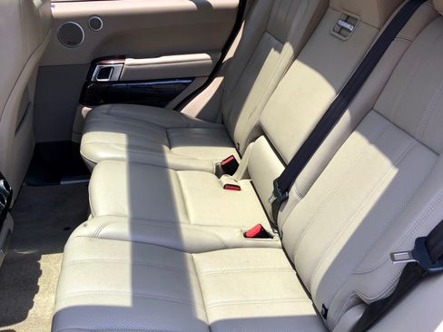 Used 2016 Land Rover Range Rover HSE image 11