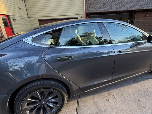 Used 2020 Tesla Model S Long Range Plus image 4