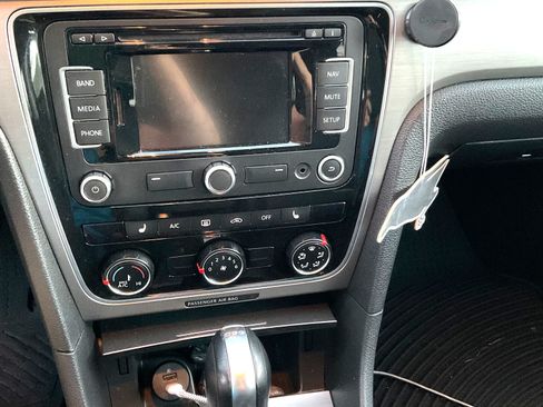 Used 2015 Volkswagen Passat TDI SE image 14