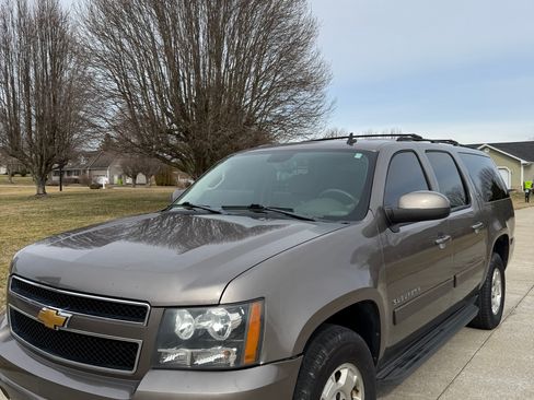 Used 2012 Chevrolet Suburban LT w/ Luxury Package image 4