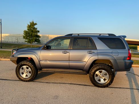Used 2004 Toyota 4Runner Sport image 2