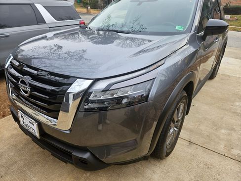 Used 2025 Nissan Pathfinder S image 15