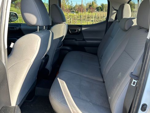 Used 2022 Toyota Tacoma SR image 4