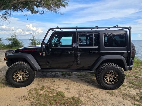 Used 2017 Jeep Wrangler Unlimited Rubicon AWD/4WD image 5