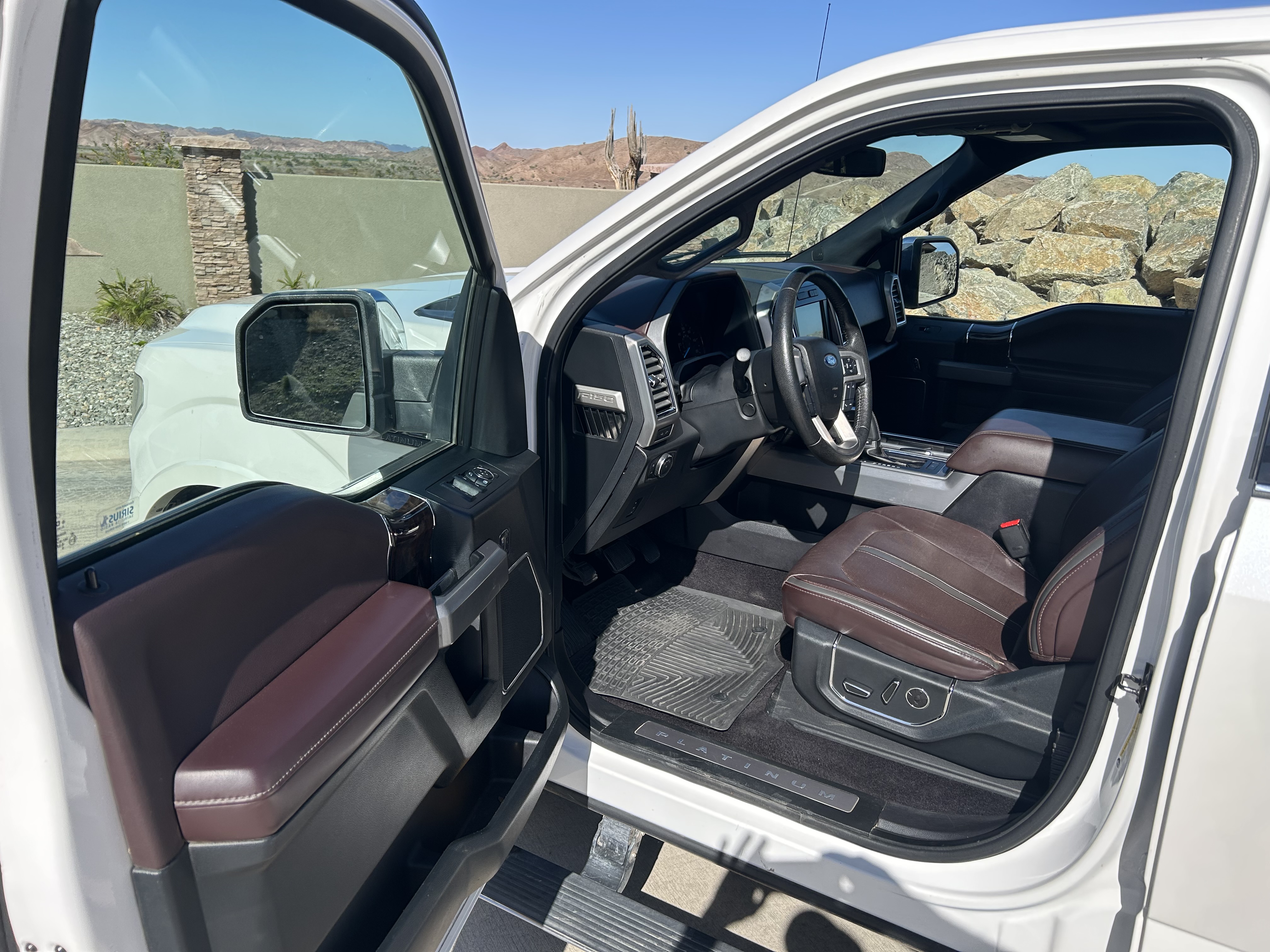 Used 2016 Ford F150 Platinum w/ Equipment Group 701A Luxury AWD/4WD image 6