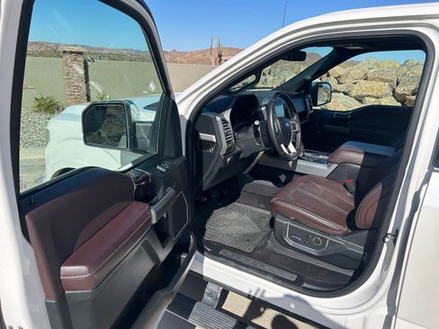 Used 2016 Ford F150 Platinum w/ Equipment Group 701A Luxury AWD/4WD image 6