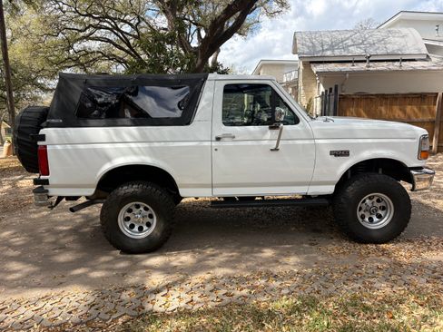 Used 1994 Ford Bronco image 2