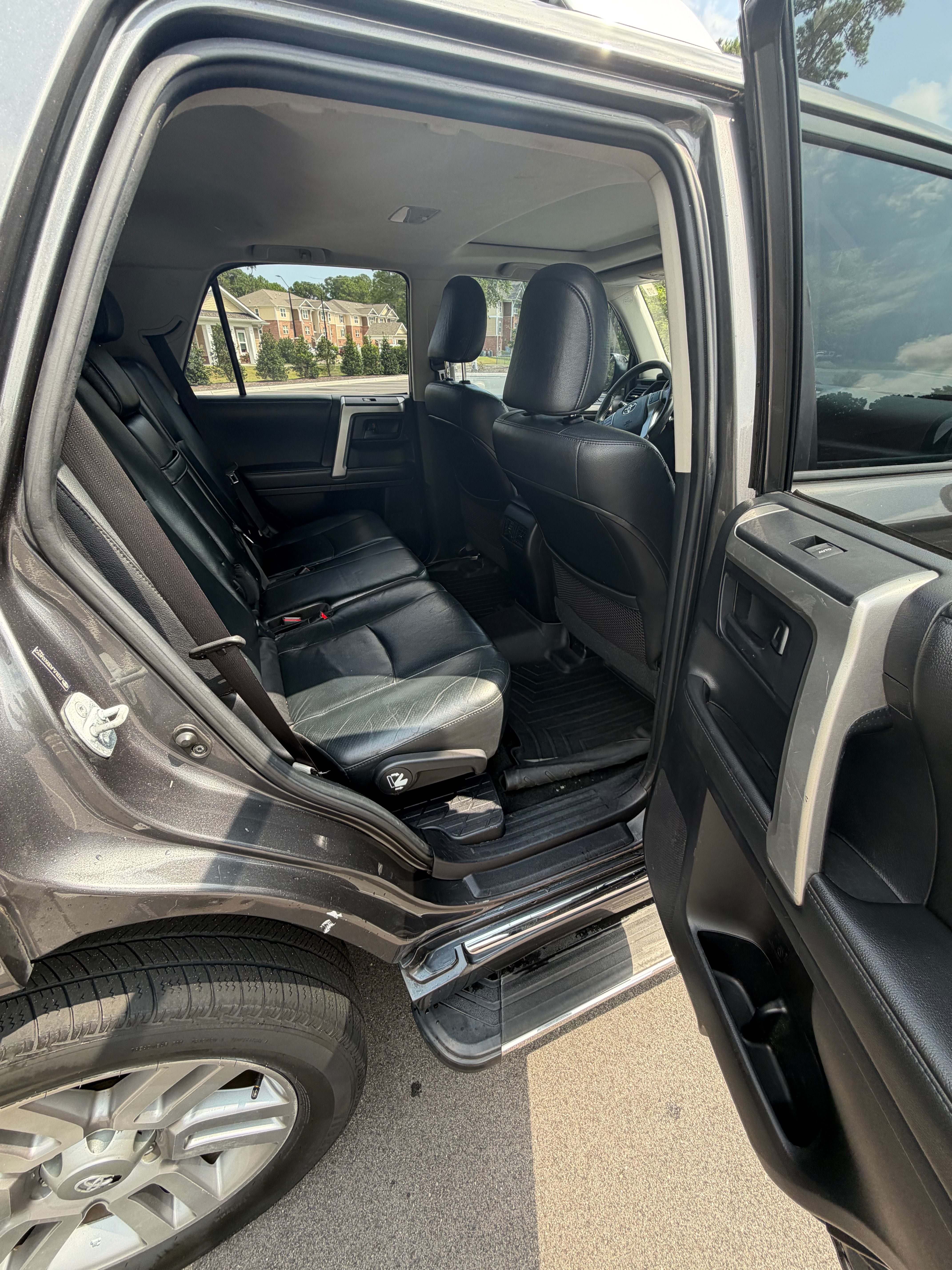 Used 2011 Toyota 4Runner Limited AWD/4WD image 11