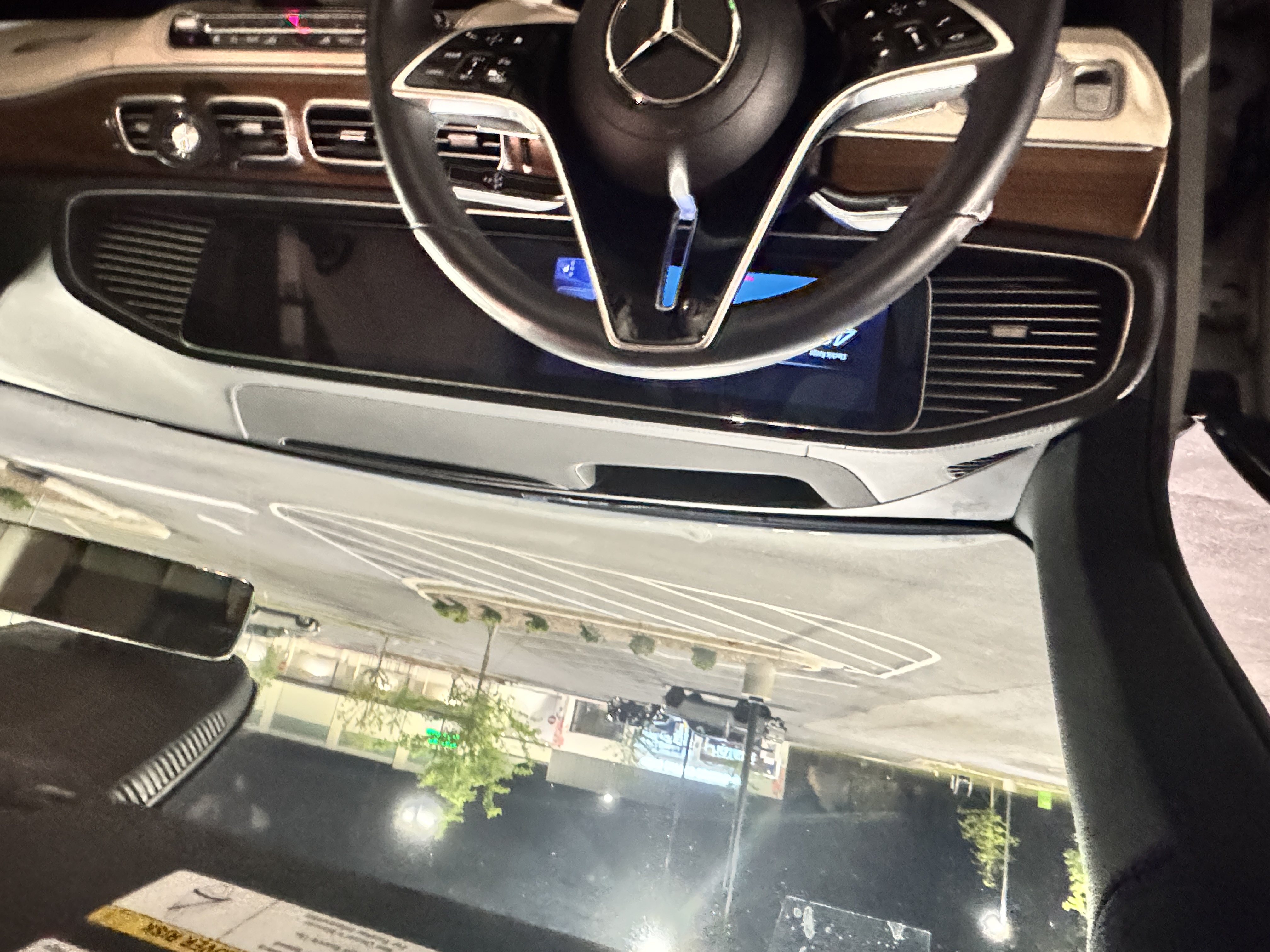 Used 2024 Mercedes-Benz GLE 450e 4MATIC image 5
