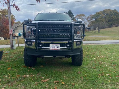 Used 2022 Ford F350 XLT w/ XLT Premium Package image 2