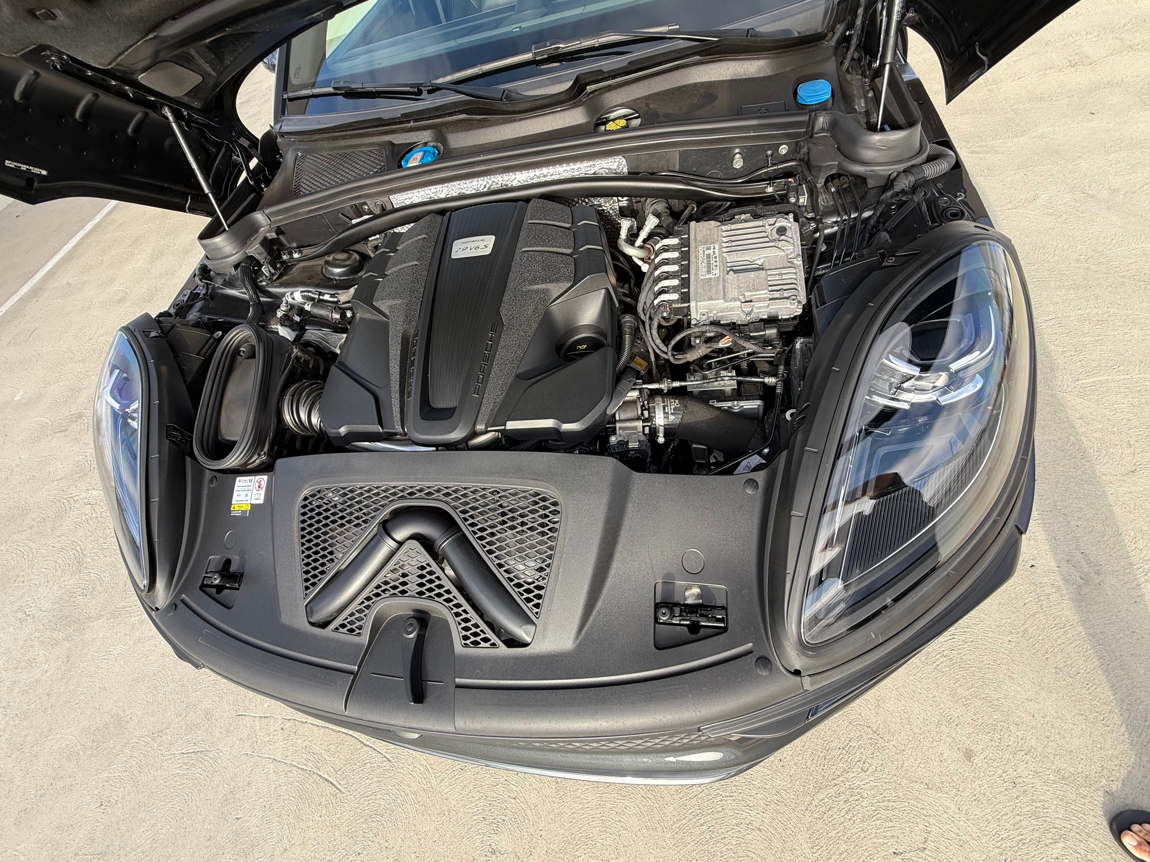 Used 2022 Porsche Macan S AWD/4WD image 15