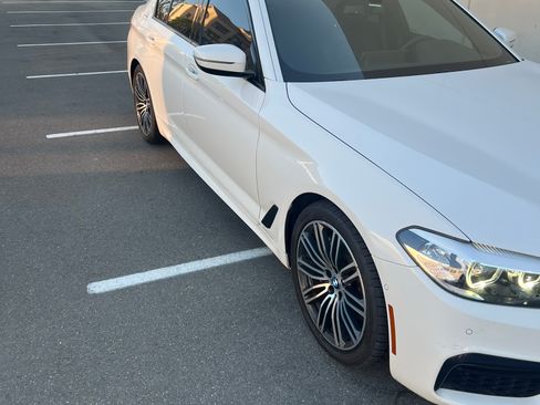 Used 2019 BMW 530i w/ M Sport Package image 2