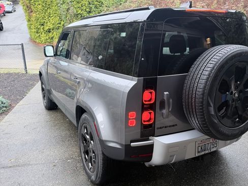 Used 2023 Land Rover Defender 110 S image 9