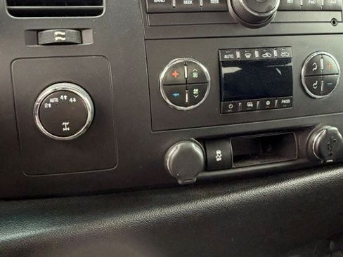Used 2013 Chevrolet Silverado 1500 LT AWD/4WD image 6