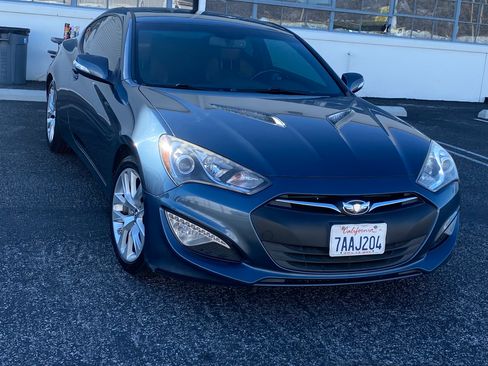 Used 2013 Hyundai Genesis 3.8 image 11