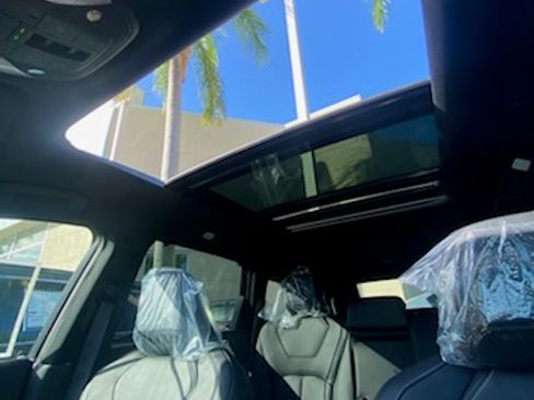 Used 2025 INFINITI QX60 Luxe w/ Black Edition image 4